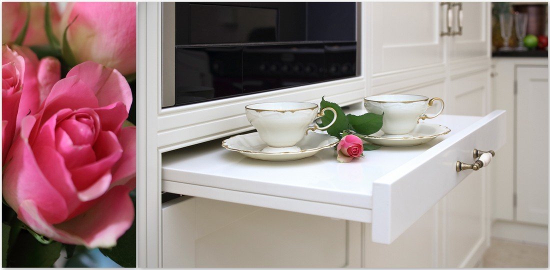 Bespoke kitchen furniture, custom durable English kitchens, fitted traditional kitchens, wooden Provencal kitchens, oak French kitchens solid wood windows and cups